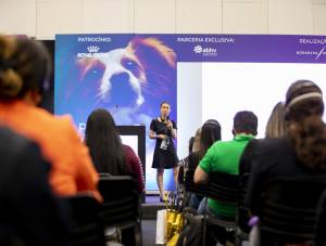 https://www.petvetexpo.com.br/source/files/c/15981/PET_congresso_cthomazini_20211130_0006-223953_300-227-71-0.jpg